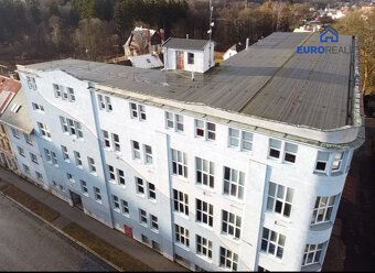 Oferujemy do sprzedaży obiekt komercyjny o dużym potencjale inwestycyjnym w miejscowości Aš.