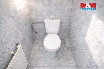 Pronájem 109 m² obchodních prostor, vyvýšené I.NP, výlohy do