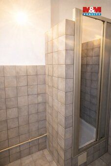 Pronájem 109 m² obchodních prostor, vyvýšené I.NP, výlohy do