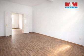 Pronájem 109 m² obchodních prostor, vyvýšené I.NP, výlohy do