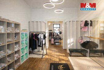 Pronájem 109 m² obchodních prostor, vyvýšené I.NP, výlohy do