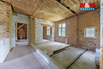 Nabízíme k prodeji samostatně stojící rodinný dům v klidné č