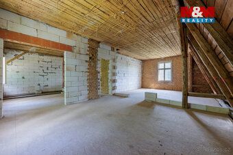 Nabízíme k prodeji samostatně stojící rodinný dům v klidné č