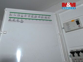 V zastoupení majitele nabízíme do pronájmu obchodní prostor 