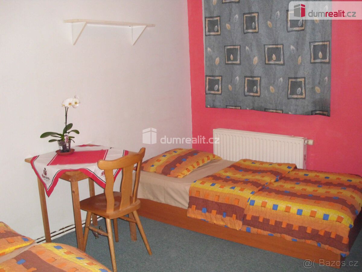 , pronájem lůžka v pokoji 15m², Praha Čakovice. Pokoj se pro