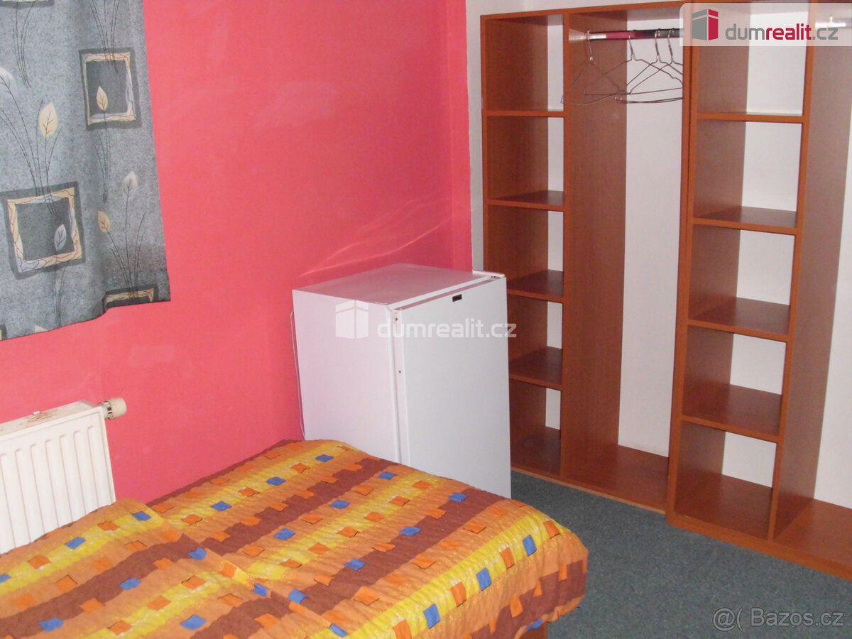 , pronájem lůžka v pokoji 15m², Praha Čakovice. Pokoj se pro