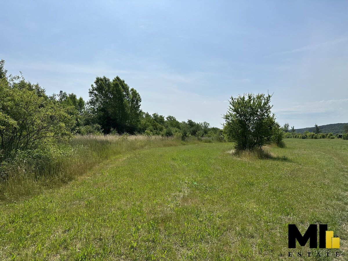 Продається великий земельна ділянка площею 4109 м² у місцевості Літомєріце