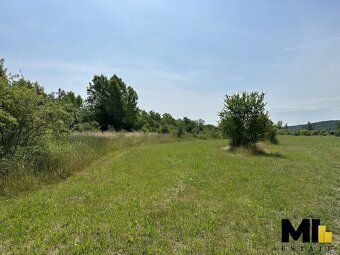 Продається великий земельна ділянка площею 4109 м² у місцевості Літомєріце