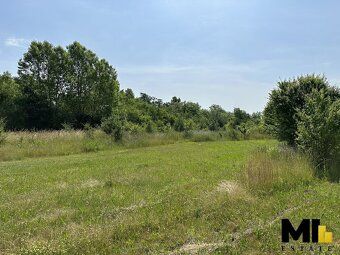 Продається великий земельна ділянка площею 4109 м² у місцевості Літомєріце