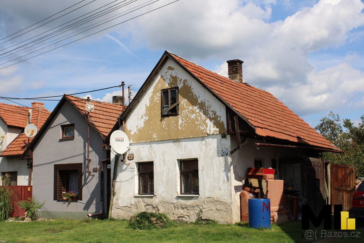We offer for sale a smaller family house of size 36 m² in Zlin