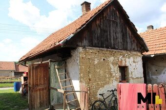 We offer for sale a smaller family house of size 36 m² in Zlin