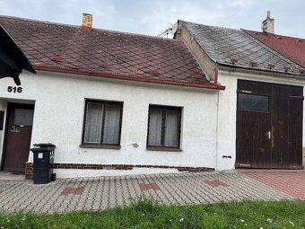 Sprzedamy dom z masy spadkowej z mniejszą ogrodem i garażem w Hořicach