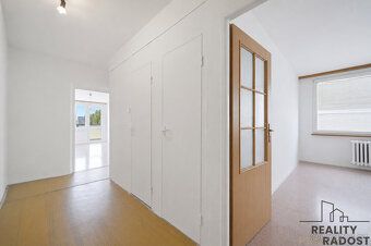 Продається: Просторий квартира 3 + 1 (82 м²) з заскленою