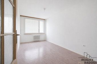 Продається: Просторий квартира 3 + 1 (82 м²) з заскленою
