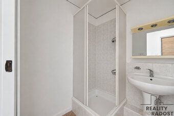 Продається: Просторий квартира 3 + 1 (82 м²) з заскленою