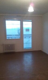 Pronajmeme od 1.7.2026 v 4. patře u pošty v TU HSM garsonku 