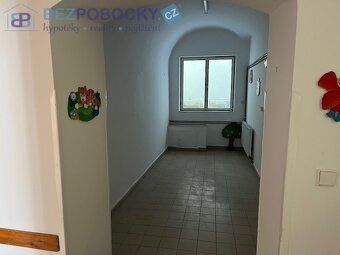 Nabízíme k pronájmu nebytové prostory situované v přízemí ob
