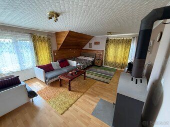 Prodáme velmi pěkný a samostatně stojící rodinný dům 7+2 s g