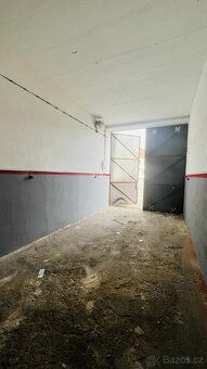 K pronájmu dílna / sklad / garáž o velikosti cca 35m2 na Pra
