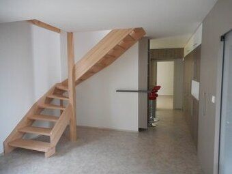 Oferuję do długoterminowego wynajęcia przestronne i jasne mieszkanie 3+1 w
