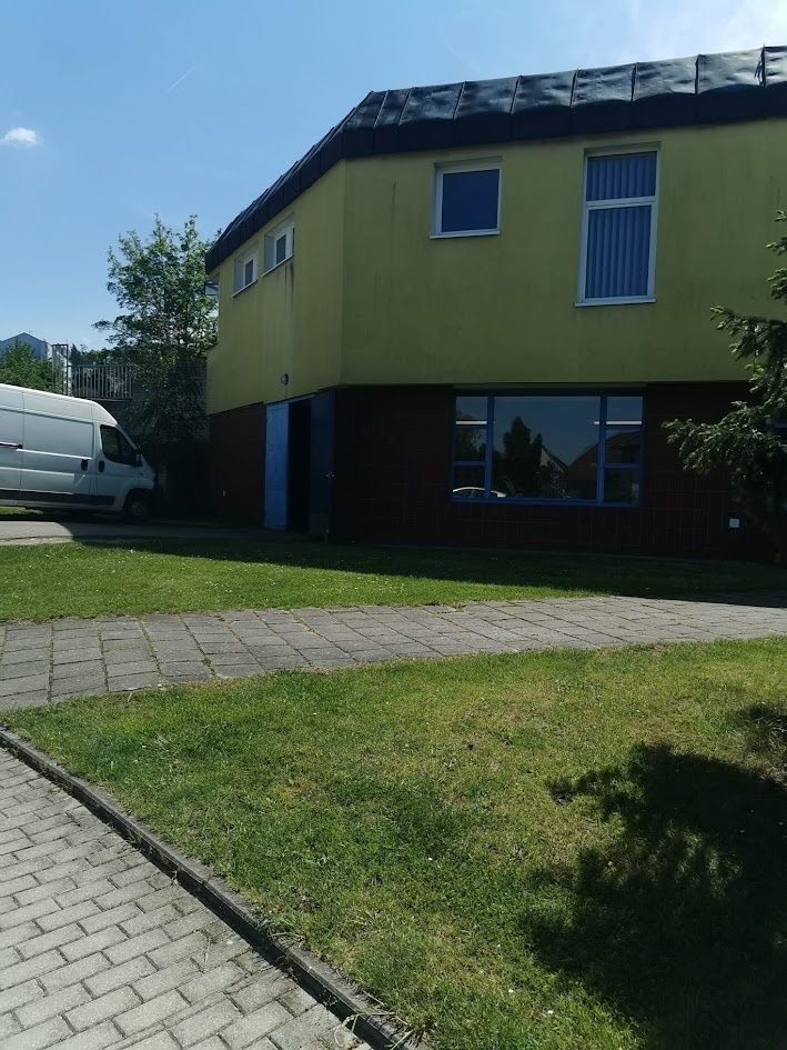 Od 1. 7. 2026 nabízíme k pronájmu přízemní nebytové prostory