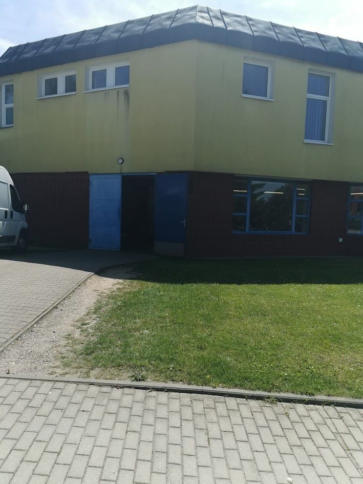 Od 1. 7. 2026 nabízíme k pronájmu přízemní nebytové prostory