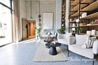 K dlouhodobému podnájmu nabízíme moderní byt o dispozici 1+k
