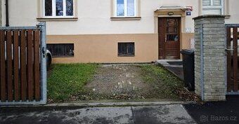 I offer for rent a larger garage in Hudečkova street, Prague 4 -