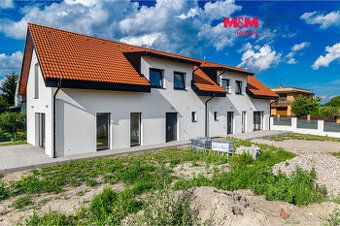 Sprzedam dom po babci. Dom znajduje się w spokojnej części miejscowości.