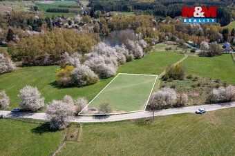 Prodej pozemku o velikosti 2000 m² v obci Vranovice 2 km od 