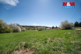 Prodej pozemku o velikosti 2000 m² v obci Vranovice 2 km od 