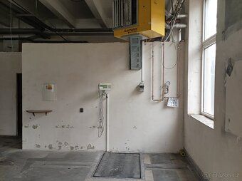 Nabízíme přízemní výrobní prostor o velikosti 29x13m včetně 