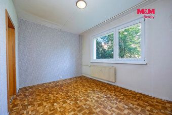 Nabízíme ke koupi prostorný byt 3+1 (73 m²) v 1. NP panelové