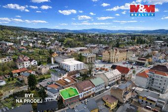 Oferujemy na sprzedaż mieszkanie o układzie 3+1 w centrum Hronowa. Mieszkanie