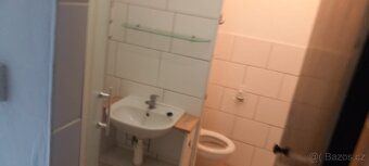 Oferuję na wynajem jasny apartament z balkonem o układzie 1+1 w Uherské Hradiště
