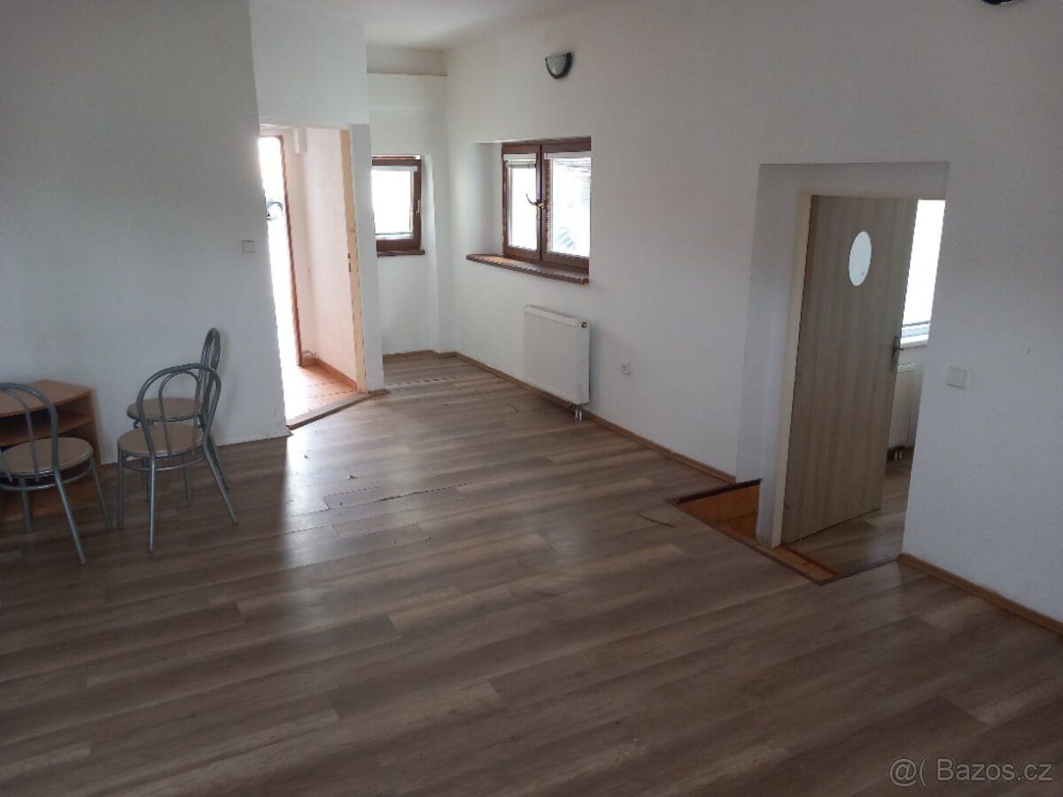 Pronájem bytu 2+kk, 60 m², Bohuňovice (okres Olomouc)
Nabízí