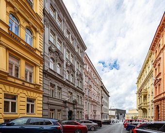 We offer for long-term rent a bright and cozy 1+kk apartment in Prague 1