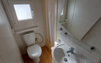 Zateplený mobilheim v TOP stavu o rozměru 9 x 3 m s WC a kou