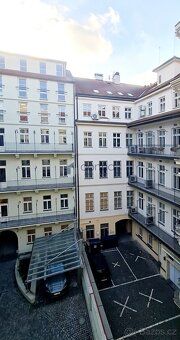 Oferujemy na wynajem długoterminowy przestronne, nieumeblowane mieszkanie 4