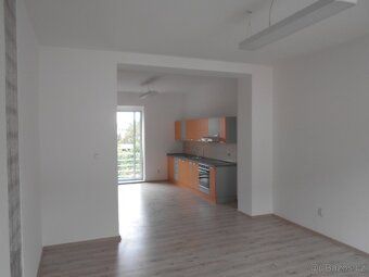 Oferujemy wynajem nowego mieszkania o powierzchni ok. 67 m2 w spokojnej części miasta Łouny.