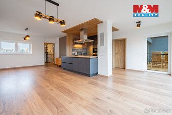 Hledáte prostorné a moderní bydlení bez kompromisů? V klidné