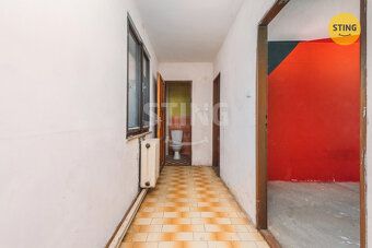 Nabízíme vám prostorný rodinný dům v obci Pohodlí, která se 