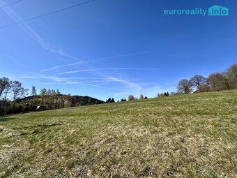 Nabízíme k prodeji stavební parcelu o výměře 1064 m2, která 