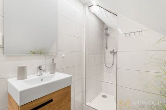 Marzysz o miejscu, gdzie wieczorem możesz usiąść w ogrodzie, obserwując