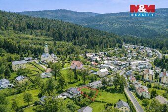 Nabízíme zasíťovaný stavební pozemek o výměře 700 m² v atrak