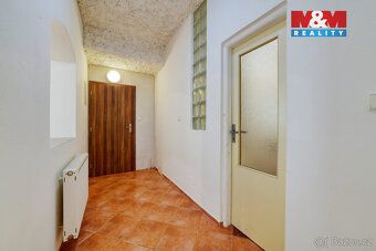 Nabízíme k pronájmu prostorný byt 3+1 v cihlovém domě přímo 