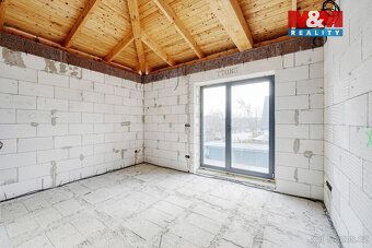 Oferujemy do sprzedaży w stanie surowym dom jednorodzinny we wsi Křenice koło