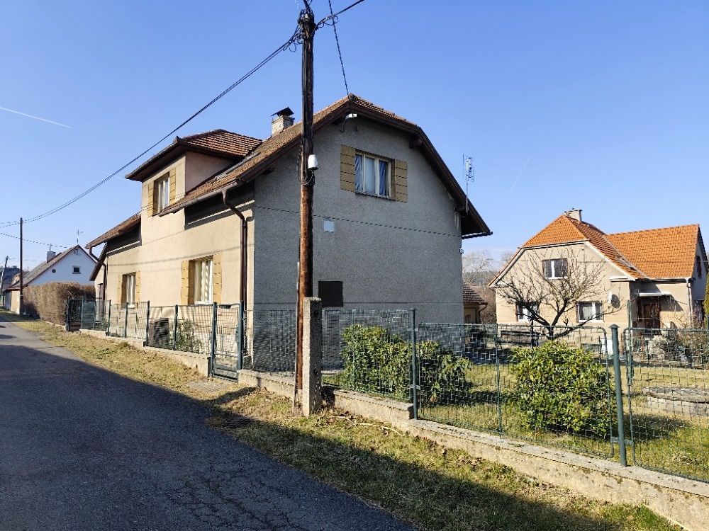 Prodám rodinný dům 5 + 1 se zahradou v obci Podluhy, který j