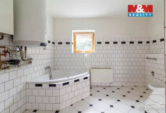 Nabízíme Vám rodinný dům, který spojuje klid venkova s výbor