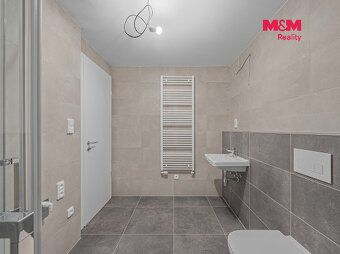 Nabízíme nový, velmi světlý byt 2+kk, 65 m2 s lodžií, umístě
